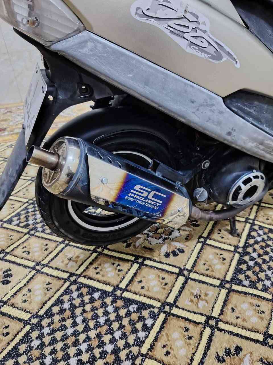 ماكس منغولي للبيع مديل 2006 دراجه كلها بلادي كفرات بلادي وكلها ختم واحد دراجه هندر واحد دراجه شلعه ومعدل.. مفتوحه مره وحدا فقط وتجفيت بلادي نقصها بس سلف وضفيره شويه تعبانه سعرها 400وبيها مجال *********** وترهم مراوس
