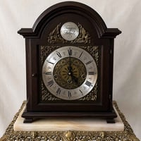 للبيع ساعة منضدية ألمانية أصلية Hermle (هيرمل) ساعة ميكانيكية كلاسيكية...