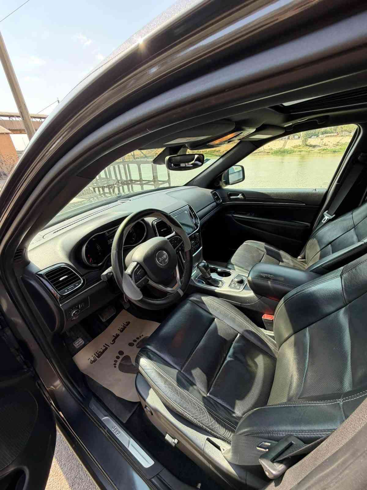 مكلف بالنشر !!!!
السلام عليكم للبيع 
🚙جيب كراند شيروكي 
 موديل 2021 فئه 80 
مكينه 3600

سياره اني مستوردها يعني على ايدي ماشيه 40 الف ميل 
وبدون صبغ ولا قطعه مبدل منها
وصور حادثها مرفق مع الصور بيها دعاميه فقط
كير ومكينه مكفول سياره نضيفه جداً
فول مواصفات 
-رادار امامي
-تدفئه تبريد كشنات
-فور ويل
-بانوراما
-بصمه باب وتشغيل عن بعد
-كشنات جلد وكشن كهرباء وستيرن شفط 
-شاشه دشبول كبير وصندوق كهرباء

📍الموقع -بغداد- العطيفيه 

السعر 💵💸240 وبيها مجال 

الاتصال ☎️***********
