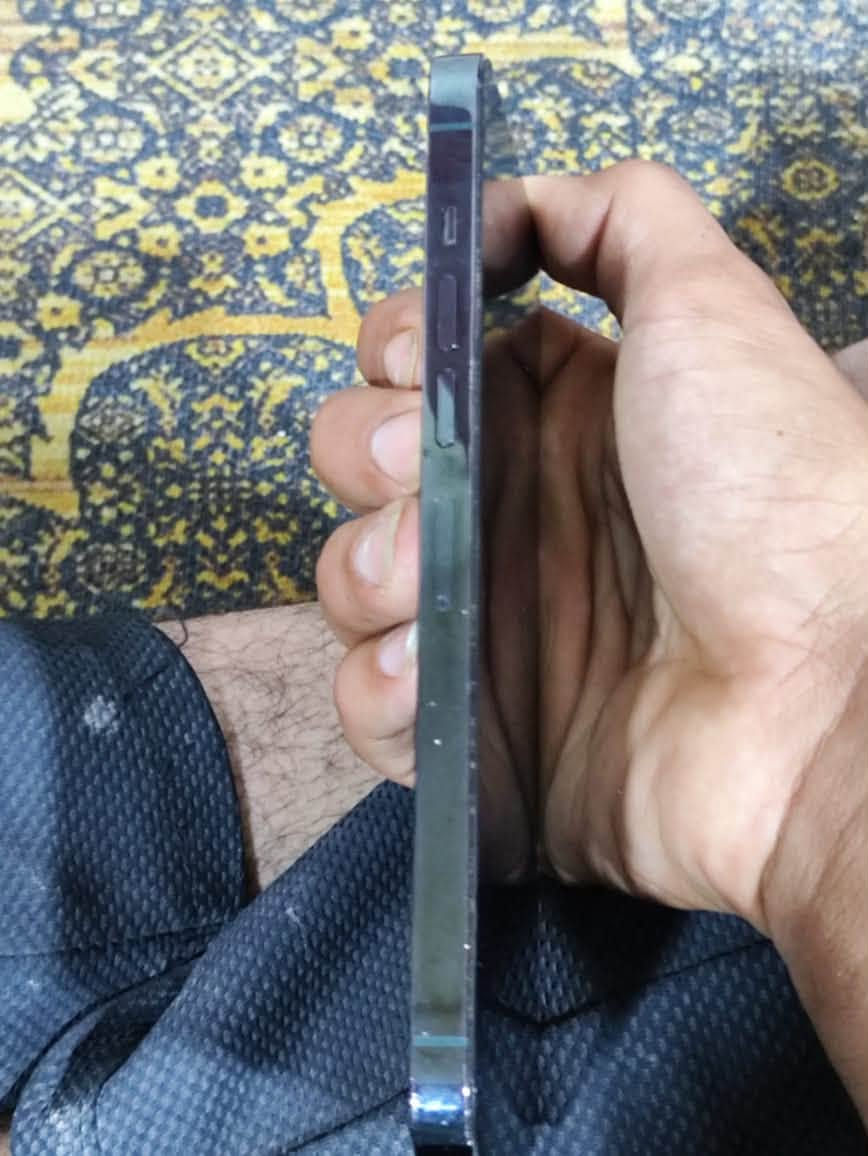 ‏iPhone 13 Pro Max
ذاكره 256
شرق اوسط
بطاريه 79ابلادي جهاز مال بيت 
فقط الضهر مكسور 
مكاني حله لايوجد توصيل 🚚 
ابي غرق 
الرقم ***********
السعر.   (630)

