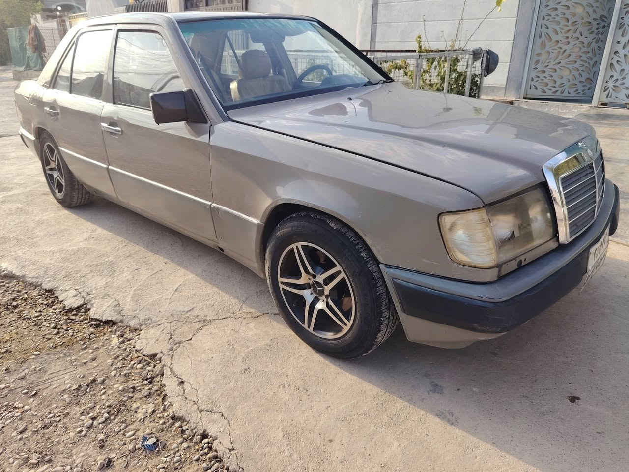 مارسيدس البيع موديل 86  بلاد بدون صبخ وضربه قواعد دبلات بلاد مكينه وكير بطه بشرت رقم أربيل بشرت تحويل وكاله سعر ٤٣ وبي مجال مراوس هم يرهم مكان كلار رقم م ***********
