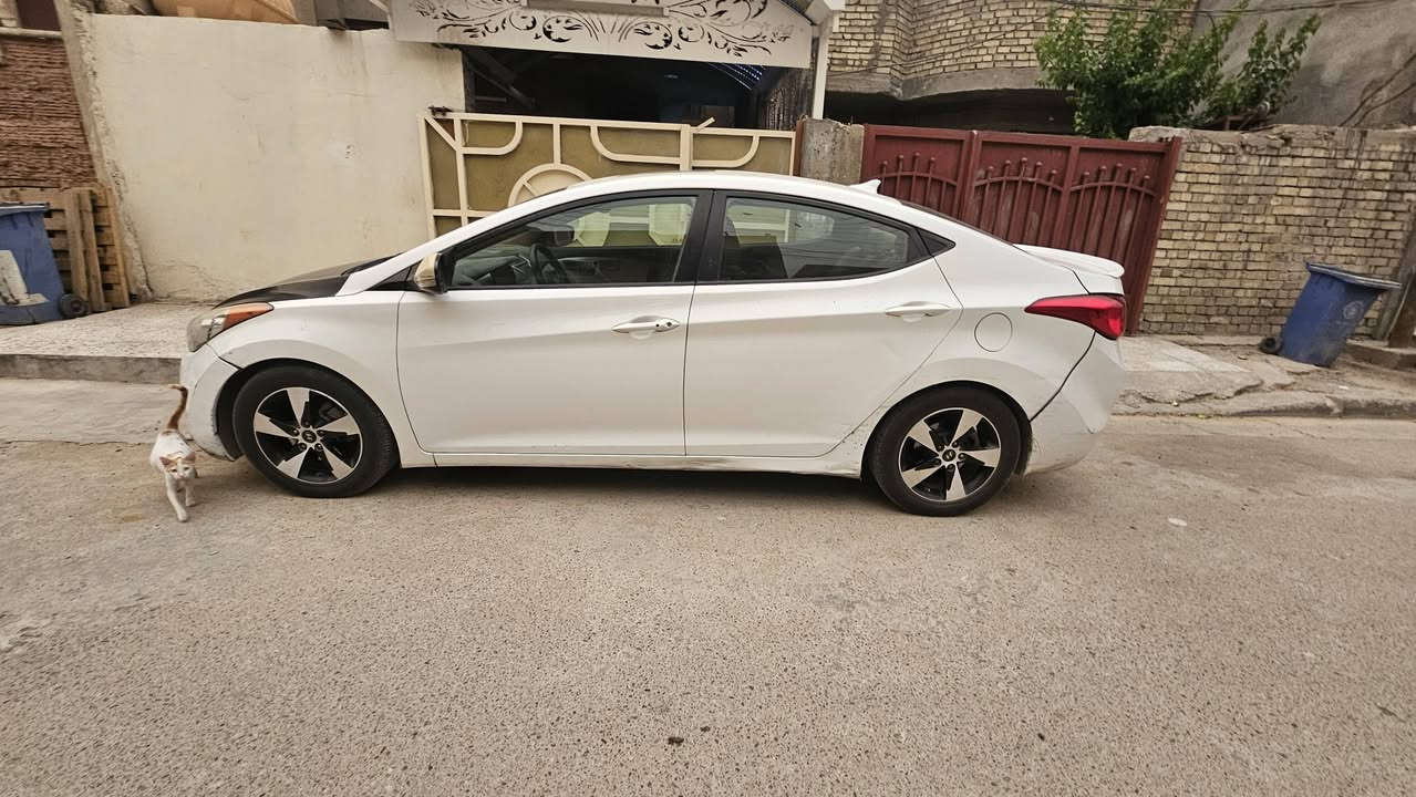ضررها موضح بالصور البنيد ما مصبوغ وضربة بالجاملغ الخلفي
والسونار موجود 

المكان بغداد البياع السعر ٩٠ وبيها مجال للشراي 

***********
