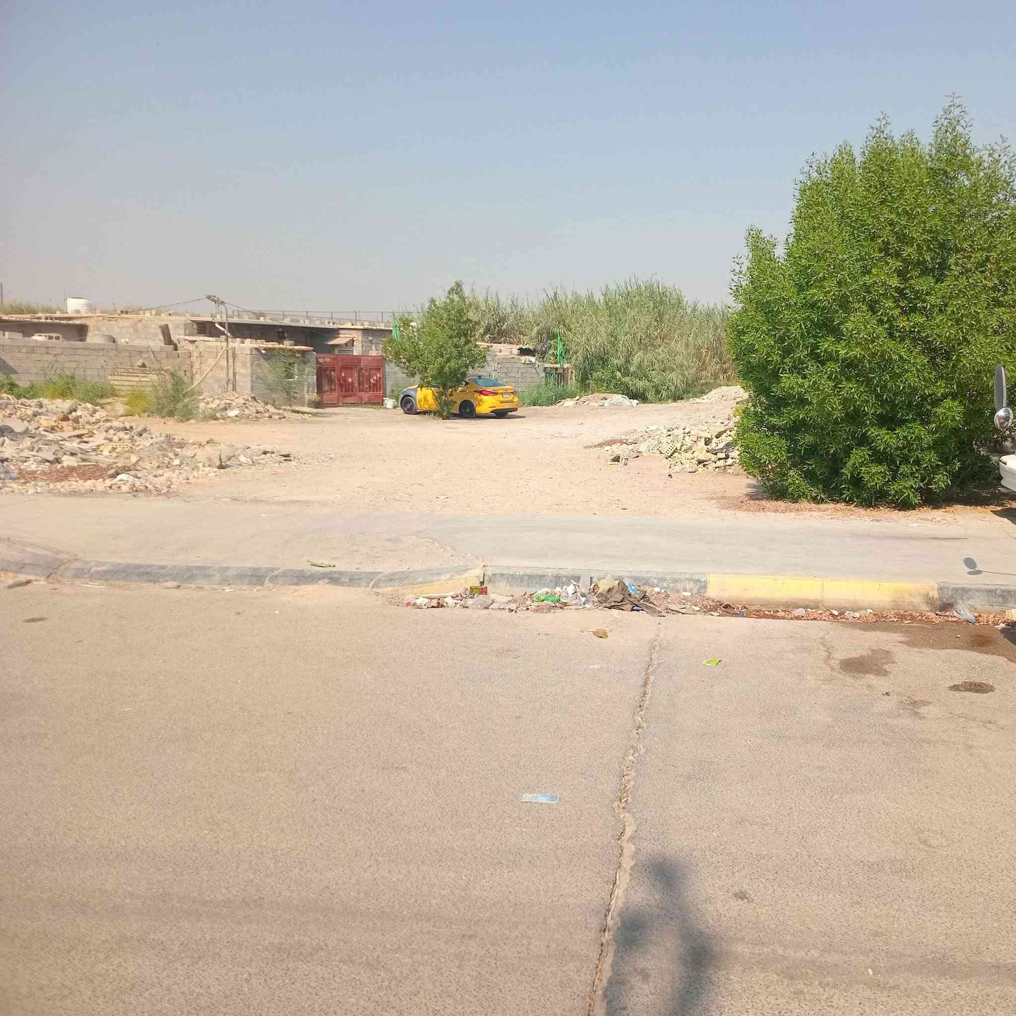 السلام عليكم 
بيت يعتبر قطعه للبيع في منطقه الشباب مساحته 150
عرض 7 النزال 20 السعر 100 
للاتصال ***********
