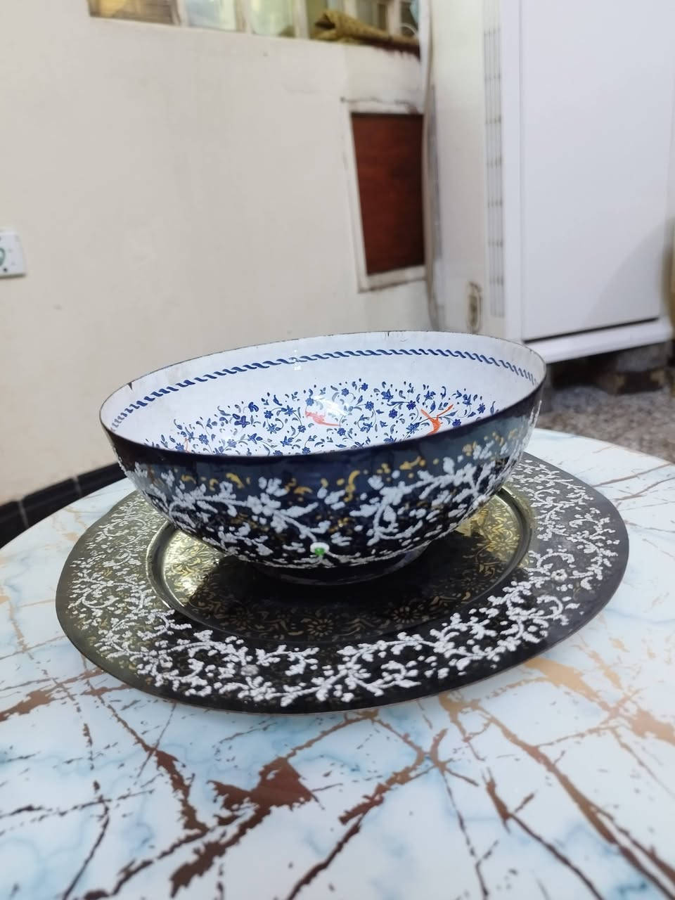 السلام عليكم مجموعة اغراض انتيكا كلمن وسعره 
***********
