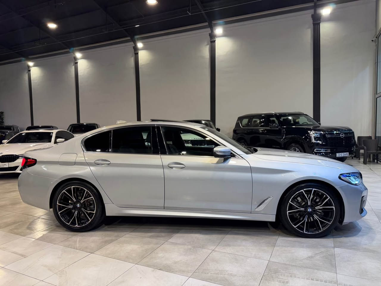 BMW 530i 2020
Sport line 
مواصفات 
لايتات زينون ليد 
حساس امامي خلفي 
رادار امامي جانبي 
سلات 
كشنات جلد هيتر ميموري 
كيج الكتروني 
١ جاملغ امامي صبغ بدون دواخل 
ارباك ستيرن راجع بيلاد 
مكان سيارة اربيل 
٢٤٨$ 
***********
*********** الرمادي, الأنبار
