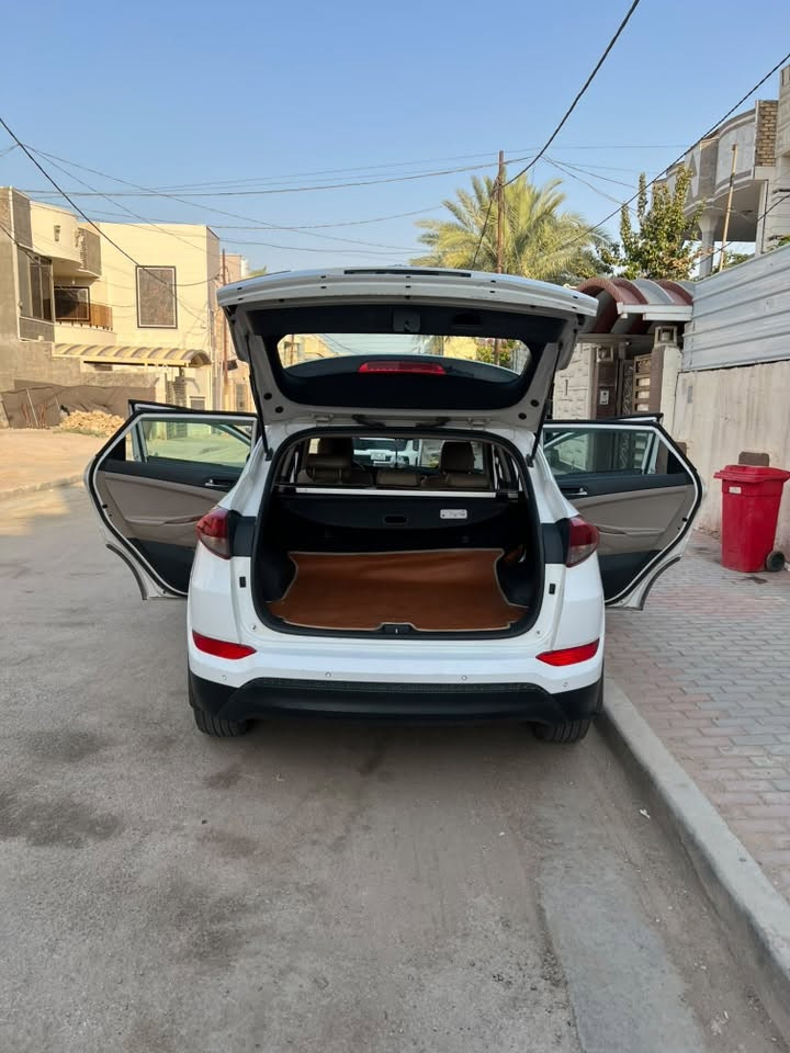 هونداي توكسان ٢٠١٧
ابيض 
خليجي 
مكينه ٢٠٠٠  دوش 
رقم بغداد 
إنكليزي 
مشروع وطني 
بسمي 
التحويل ثاني يوم 
السنوية مجددة لغاية  ٢٠٣١ 
ماشية ١٣٢ ألف كيلو متر 
مكفولة من كلشي 
السعر ١٨٥ بيها مجال للشراي 
للتواصل على الرقم ***********
