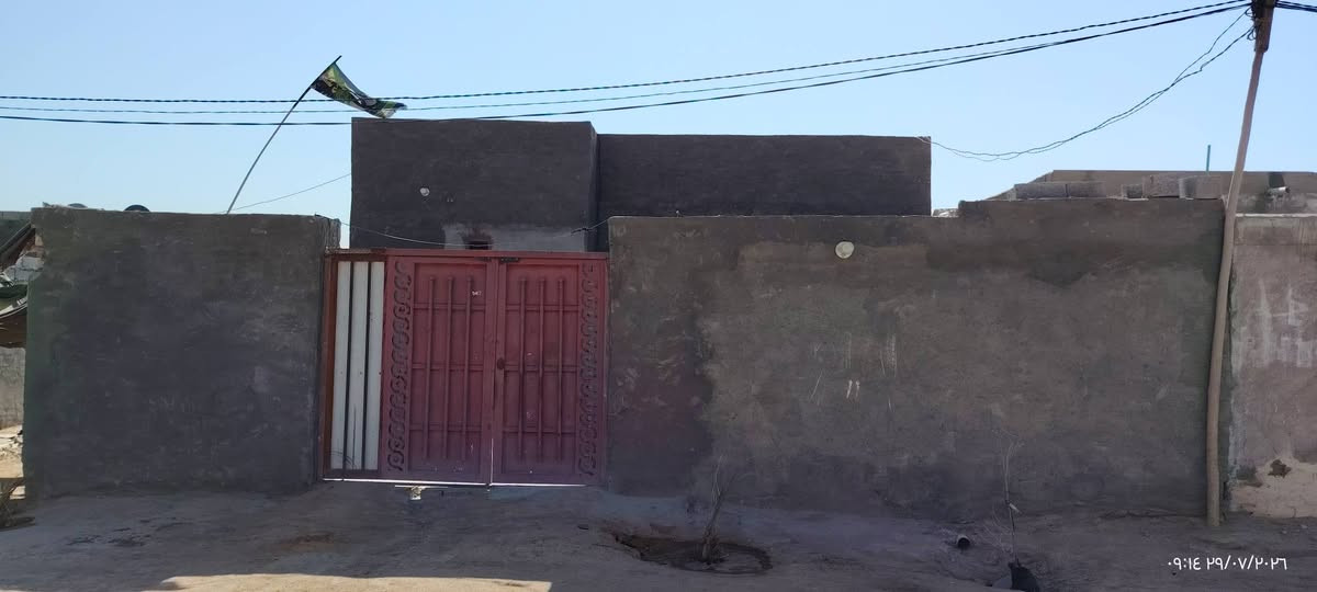 اسلام عليكم بيت للبيع النجف البراكيه شارع سبيس المساحه 200 متر العدد الغرف 3 مطبخ صاله حمامات كهرباء مولد وطني سعر 37 بي مجال للشراي ***********

