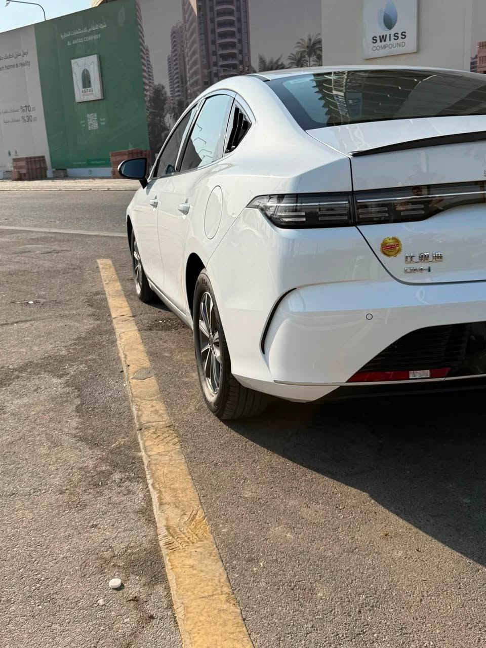 🔥🔥 للبيع BYD DESTROYER موديل 2025 – فل مواصفات 🔥🔥
🚘 BYD Destroyer 2025
🤍 اللون: أبيض
✨ نظافة عالية جداً
📏 الممشى: 7,000 كم فقط – حقيقي
🛡️ مكفولة من الضربات والصبغ
📌 ملاحظة بسيطة جداً موضحة ومرفقة بالصور بكل شفافية
📍 بغداد – الغزالية
🪪 رقم بغداد باسمي
📄 سنوية جديدة

⚡ محرك 1500 هايبرد
🔋 3 أنظمة: شحن ذاتي + هايبرد + شحن خارجي

🔥 فل مواصفات وتجهيزات:
🔹 مقاعد جلد أبيض رياضية + فتحة سقف
🔹 لايت داينمك عالي وناصي أوتو
🔹 شاشة كبيرة قلابة مرتبطة بالذكاء الاصطناعي
🔹 كامرة خلفية دوارة
🔹 بكلايت LED
🔹 بصمة + كارت
🔹 هاندر بريك بصمة + أوتو هولد
🔹 كيجات شاشة🔹 LED أوتو + LED صباحي 
🔹 تبريد قطعتين
🔹 10 إيرباك 🛡️

💯 السيارة جاهزة ونظيفة جداً وما تحتاج أي مصروف.
👀 المعاينة خير دليل على النظافة.

💰 السعر: 19,000,000 دينار عراقي – قابل للتفاوض  
📞 ***********

🔥 للجادين فقط
