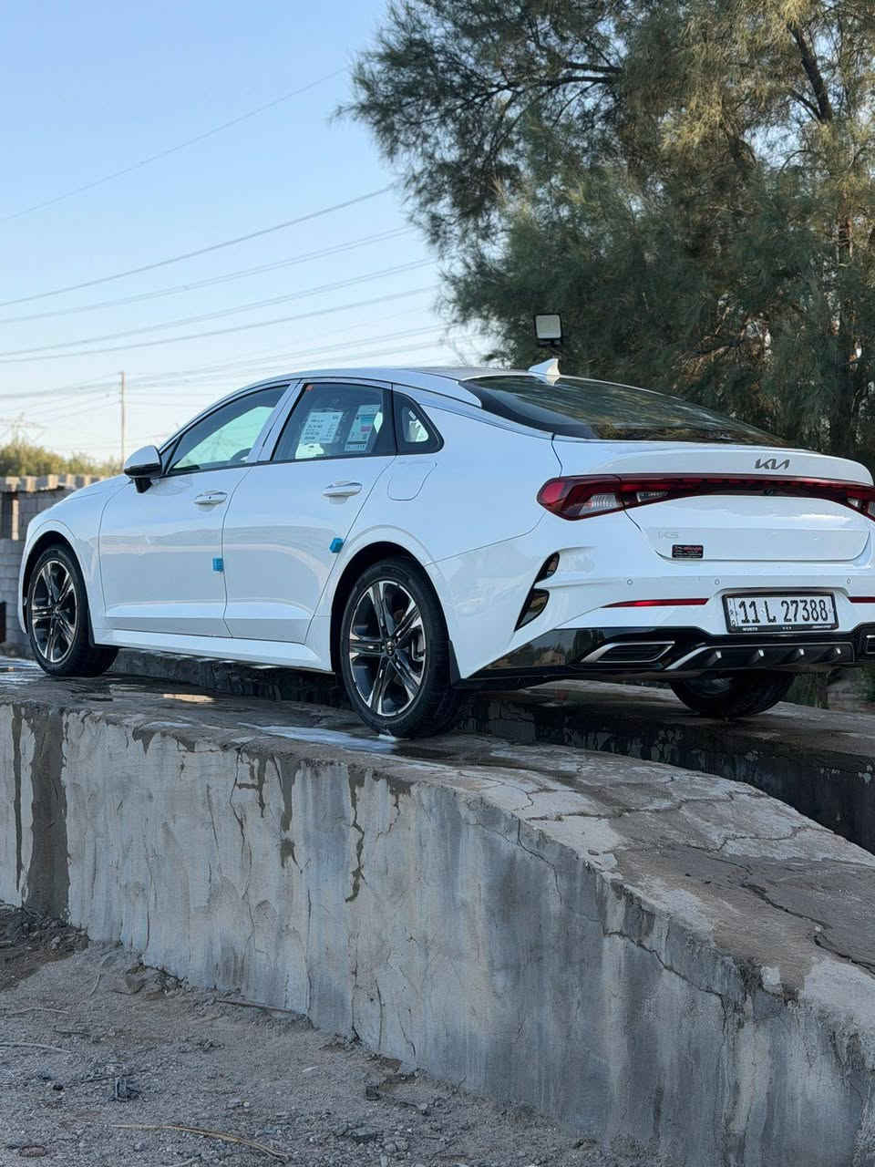 السلام عليكم 

للبيع كيا K5 2023 لون ابيض 

الممشى50 ألف كم

خليجي وكالة  / كفالة عامة
حالة ممتازة جداً

المواصفات:
محرك 2000 دوش 
كير أوتوماتيك
كاميرا خلفية
حساسات أمامي وخلفي
شاشة + Apple CarPlay
قطعتين تبريد 
تشغيل عن بعد 
بصمه 
مري شفط 
اشاير بالمري 
فول ماعده الفتحه 
السيارة نظيفة جداً وجاهزة بدون أي مصاريف رقم بغداد بأسمي تحويل ثاني يوم 
السعر:210$ بيها مجال
‏‪***********‬‏
