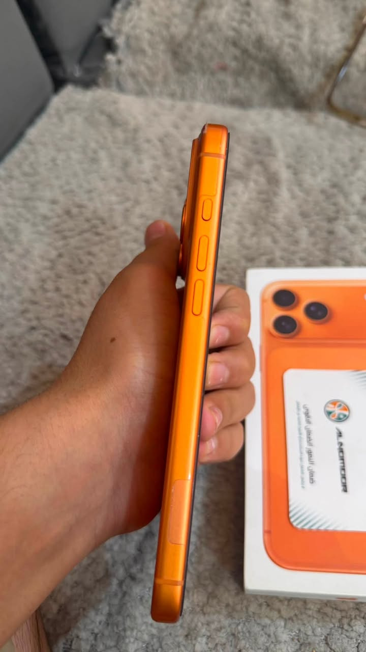السلام عليكم 🌹

📱 iPhone 17 Pro Max
🔸 شريحة إلكترونية eSIM
🔋 البطارية 100%
🔄 عدد الدورات: 60 دورة
💾 الذاكرة: 256GB
🟠 اللون: برتقالي
🛡️ مغلف PPF
🔌 الكيبل جديد وما مفتوح، بالكارتون
🆕 ضمان سنة
📅 مستعمل ومفتوح من الكرتونة بتاريخ 2026/6/11
للتواصل *********** واتساب فقط 
💰 السعر: مليون وسبعمية ألف دينار

📍 المكان: بغداد – الحرية
