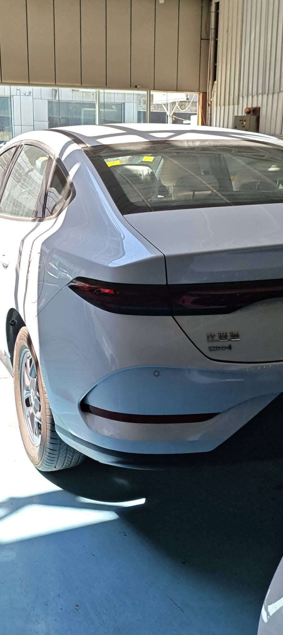 متوفر لدى معرض القمه 
BYD جن بلاص 2025
داخل ابيض 

الاستفسار 
***********
