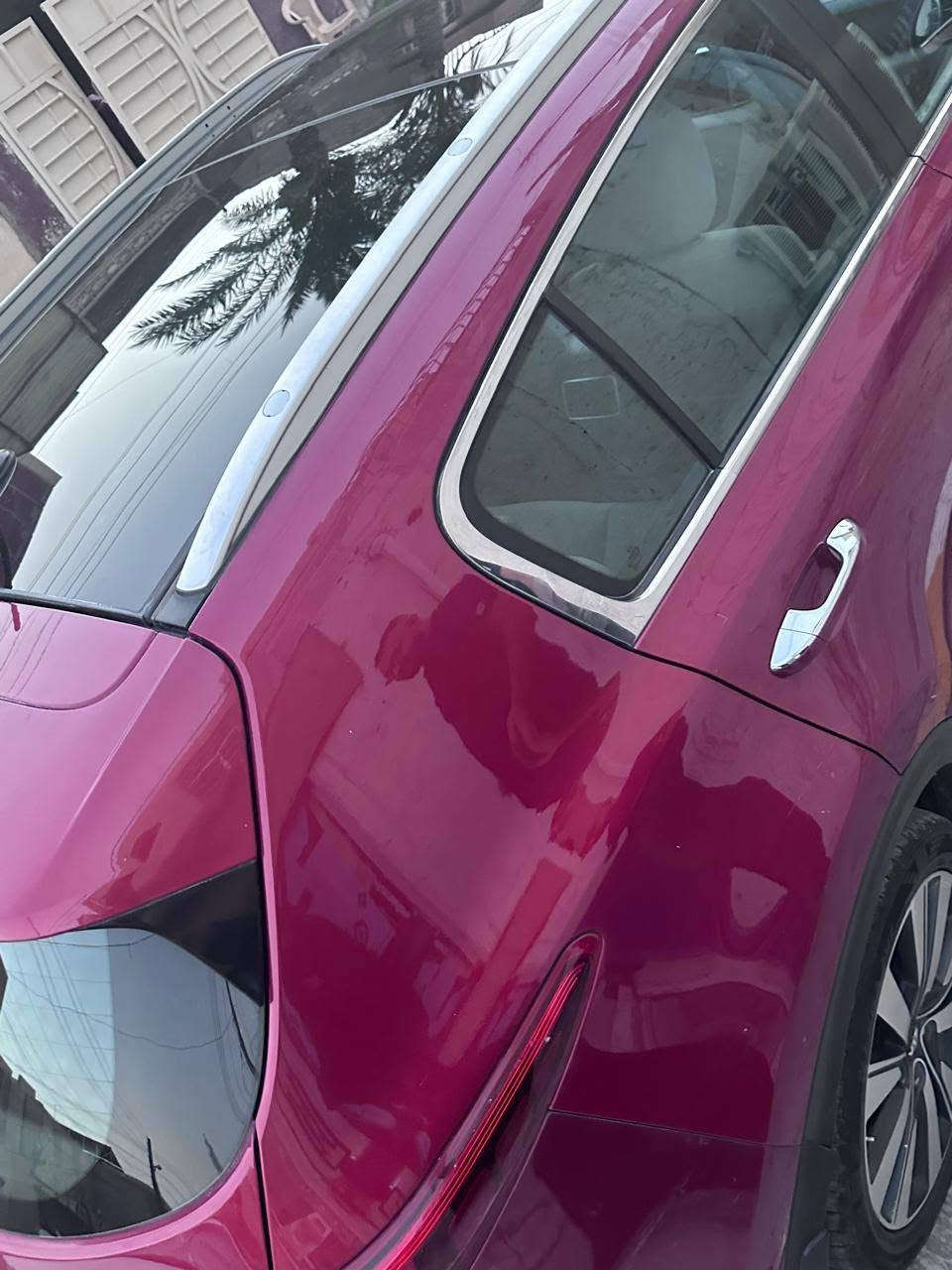 سبورتج خليجي ٢٠١٧
ثلاث انضمه قياده
تحكم ستيرن جهتين
قطعتين تبريد 
بانوراما 
زنون
محرك ٢٠٠٠ دوش وكيري اي تي اثنينهن على وضع الشركه ومبدللهن دهن قبل ١٧ يوم اثنينهن

وسونار مرفق اضافه للسونار جاملغ امامي ايسر مبدل خليجي بلادي بدون دواخل
تحتاج فقط بوليش
بأسمي السياره 
مكان بغداد غزاليه شارع الضغط 
سعر ١٦٣$
***********
