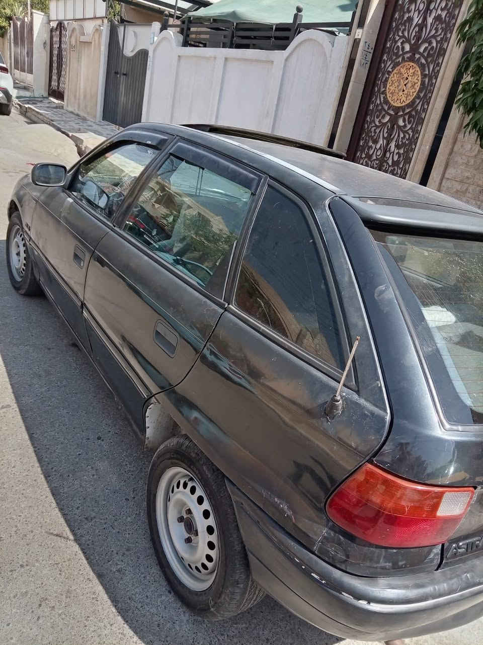 استرا للبيع سياره جاهزه رقم وسنويه جديده شرط تحويل سعرها 35$ مكانها موصل الايسر
***********
