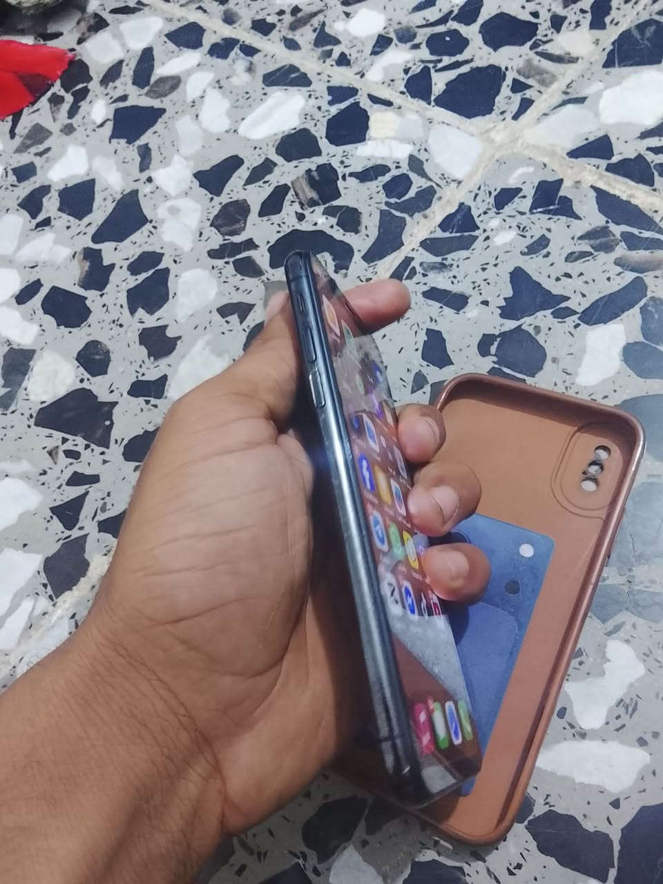السلام عليكم ايفون اكس ذاكره ٦٤ بطاريته ١٠٠ مبدله جديده بي فطر بشاشه بس ما مثر لمسه كلش طبيعي ومثل ما موضح بصور جهاز سعر ٨٠ الف وبيه مجال مكاني زعفرانيه رقمي *********** بس وتساب
