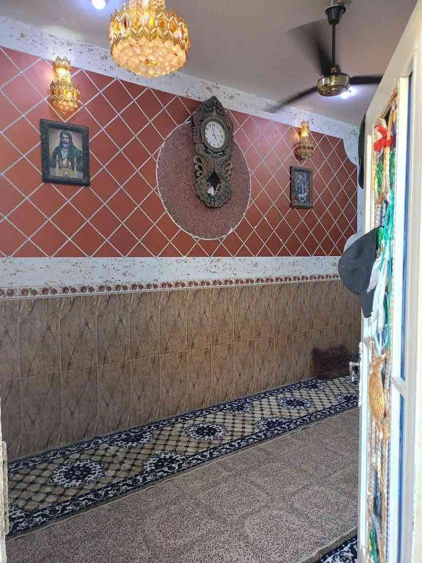 مشتمل البيع زين القوس شارع المنتزه طابقين كامل يتكون ستقبال مطبخ صاله غرفه نوم  صحيات  طابق ثاني غرفه نوم وصاله غرفه نوم صحيات وستاره بيتونه  كامل بناه جديد هاذا راقم بي واتساب سعره 85 بيه مجال شي قليل ***********
