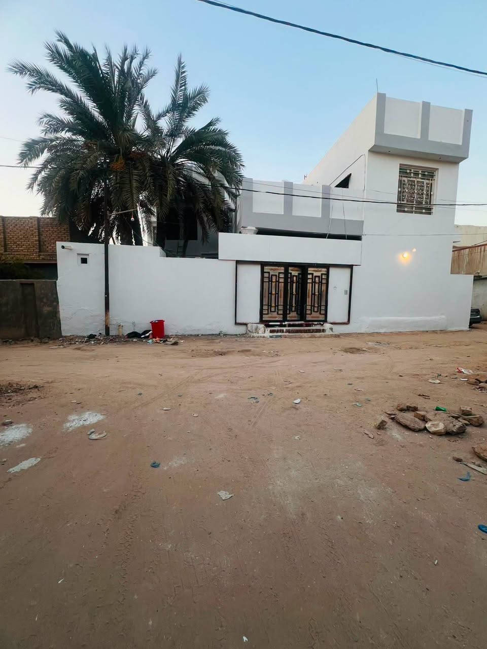إعلان 
🏠 بيت للبيع في قضاء الهندية – طويريج

🔹 طابو صرف
🔹 المساحة: 270 متر
🔹 طابقين
🔹 ركن يقع على شارعين
🔹 موقع مميز وقريب من الخدمات

📍 العنوان: بداية شارع أربعين، ثلاث شارع من جهة طريق كربلاء ـ الحله ، قريب على مجمع المهندس – فرع سيد علاء أبو الميزانية.

الطابق الأول: استقبال مع صالة مفتوحة، غرفتان نوم، صالة ثانية، مطبخ حار وبارد، مجمع صحيات عدد 2 داخلي وخارجي، وحديقة تحتوي على 3 نخلات برحية 🌴

الطابق الثاني: 3 غرف نوم، صالة كبيرة، ومجمع صحيات.

📞 للاستفسار: ***********

#بيت_للبيع #طويريج #عقارات_طويريج #قضاء_الهندية
#طويريج_لمتنة_وصعب_فركتنة
