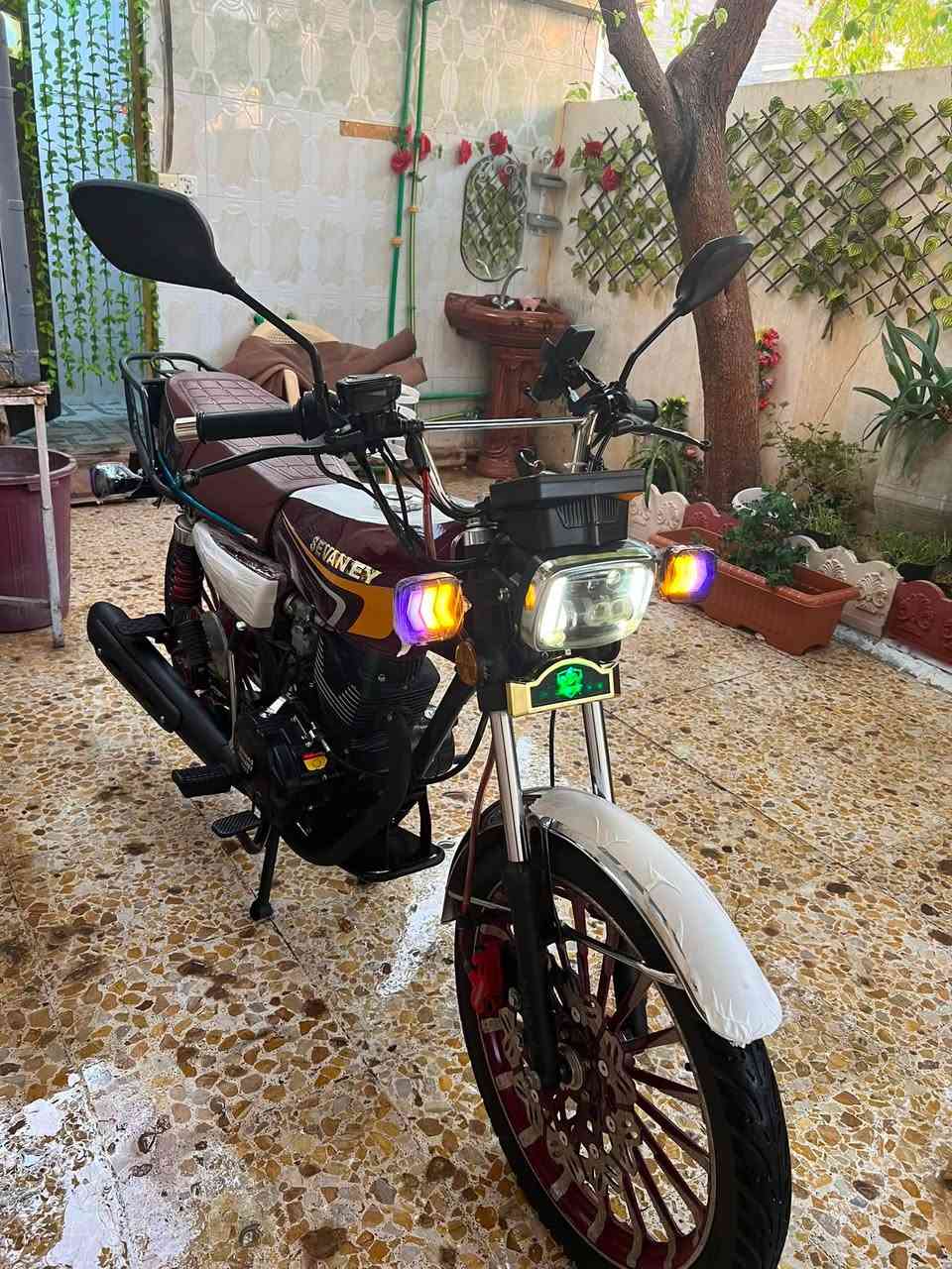 يوجد موطور ايراني موديل 25محرك 200
السعر 875
سوجات 2
ريمود 2

بي فقط منفيس 
موطور كله جديد مابي اي نقص 
مكاني الرمادي تاميم 8اشباط
***********
