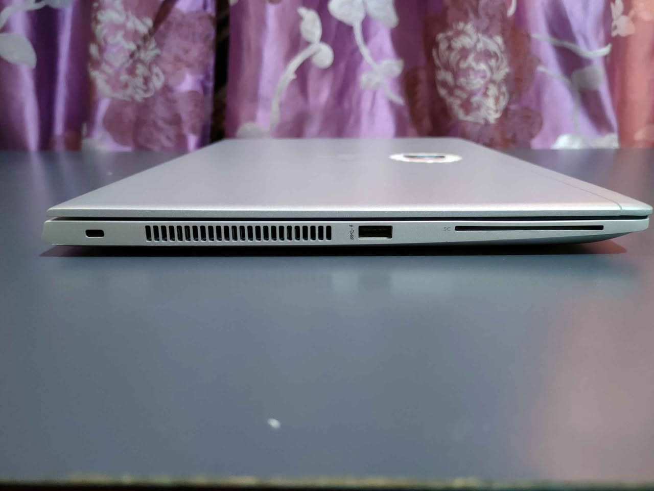 لابتوب HP ELITE BOOK 
....... 
المواصفات 
Processor : intel core i5-8365U
Installed RAM : 16 GB
Storage : 238 GB 
System : Windows 11 Pro
Screen: 14 inch

الجهاز مستعمل قليل جدا ونضيف و خفيف الوزن 
......
مواصفات اضافية 
1)  كيبورد عربي و انجليزي و الكيبور فيه اضاءة 
2) بصمة وجة و بصمة اصبع 
3) سبيكر امامي على طول الجهاز 
4) بطارية تدوم 3 ساعات و اكثر
5) شتر كامرة 
...............
السعر 350 الف قفل 
عنواني البصرة مركز البصرة 
الشراي يتفضل واتساب *********** Singapore
