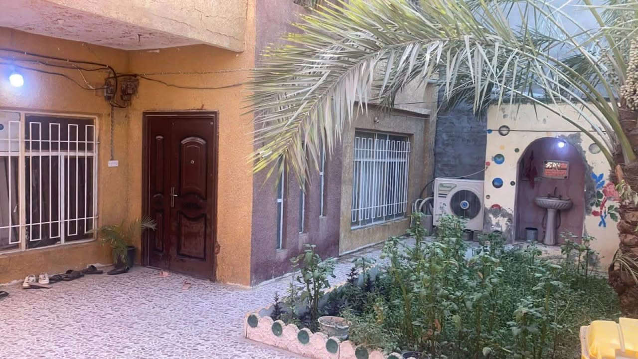 🏠 دار طابو صرف للبيع
الموقع📍 حي المعلمين، قبل فلكة حجي عليوي بشارع.
🔹 المساحة: 240 م².
تفاصيل الدار :يتكون من طابقين 
الطابق الأول: استقبال كبير، صالة، غرفة نوم، مطبخ، صحيات وحمام.
الطابق الثاني: 3 غرف نوم (غرفتان كبيرتان وغرفة صغيرة).

📞 للتواصل والاستفسار:
***********
