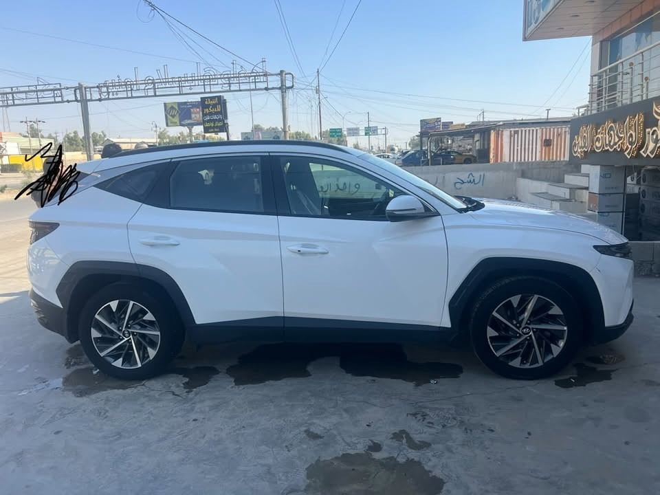 بيبييع مستعجل السعررر 180 قفللل
مكان السيارة الموصل 
🚗 للبيع سيارة هيونداي توسان خليجي موديل 2021

(الجيل الجديد كلياً)!  
السيارة كلين ماعدا بغصة بسيطة
فول مواصفات عدا البانوراما 
الموديل: 2021 (الشكل الجديد)
 اللون: أبيض (كما موضح بالصور)
 المسافة المقطوعة (الممشى): 150,000 كم
 المقاعد (الكشنات): جلد بلاد (بحالة ممتازة ونظيفة)
 تحكم المقاعد: كشن كهربائي
 الإضاءة: إضاءة LED أمامية وخلفية ممتازة
 المرايا: مرايا شفط (طي كهربائي)
 الحساسات: حساسات مساعدة للركن والاصطفاف
 العجلات: جنوط ألمنيوم أصلية
 الحالة العامة: السيارة نظيفة جداً ومكفولة، محرك وگير شرط  بحالة ممتازة.
***********
