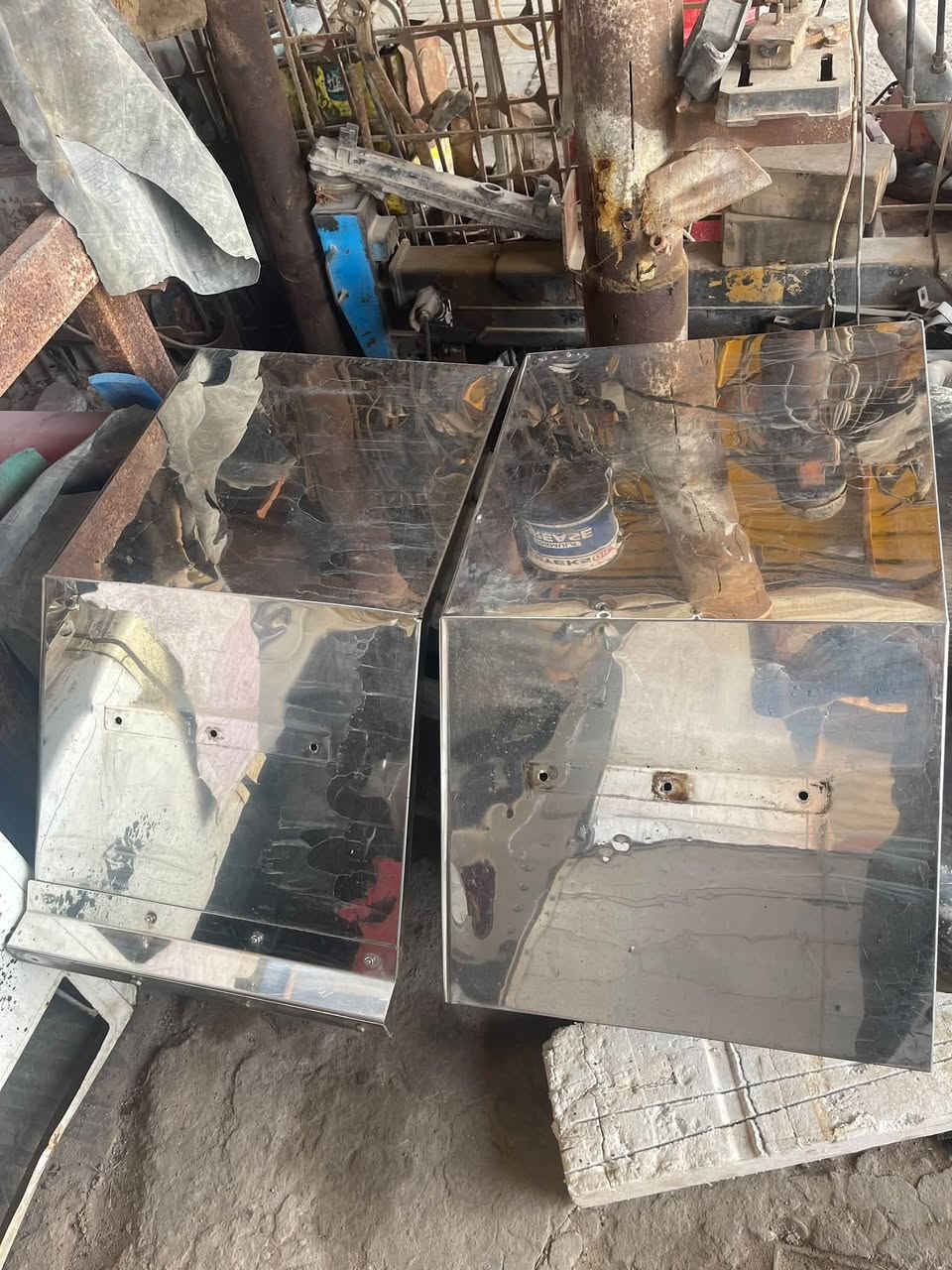 سلام عليكم توفر مداكره مال هينو  متوفر جميع غطع غيار هينو مكان البصره رقم الهاتف ***********
