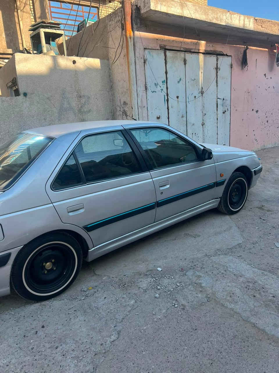 السلام عليكم سياره بيجو بارس 2006 فرنسي سياره تخم تاير تبريد ويه السويج كهربائيات كله شغاله كير مكينه خير من الله سياره مال مزاد مكان زعفرانيه ***********
