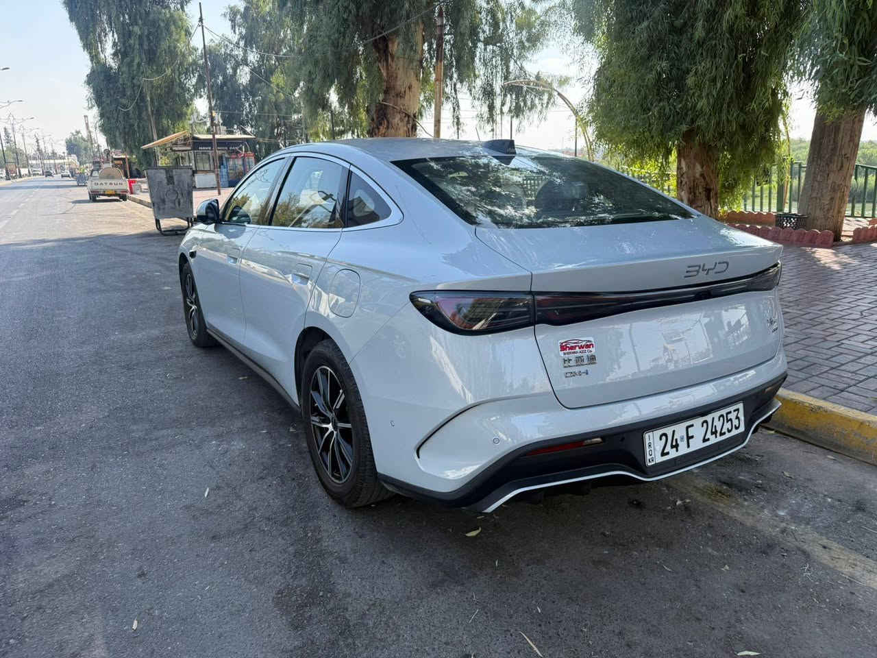 🚘 للبيع BYD Seal 06 – موديل 2025
🔹 الفئة: فل أوبشن، ما عدا فتحة السقف
🔹 القير: أوتوماتيك
🔹 البطارية: كبيرة – مدى يصل إلى 128 كم
🔹 الكاميرات: 13 كاميرا
🔹 الرادارات: نظام رادارات متكامل مع مراقبة 360°
🔹 مرايا: شفط كهربائية
🔹 كرسي السائق: كهربائي
🔹 الشاشة: شاشة كبيرة مع برامج
🔹 اللون: إسمنتي فاتح – لون مميز وأنيق
🔹 رقم دهوك
🔹 العداد: ماشية فقط 3750
🔹 السيارة نظيفة جداً وحالتها ممتازة

💰 السعر: 195 ورقة
📌 يوجد مجال بسيط للجادين.

📍 المكان: الموصل – حي فلسطين

📞 للاستفسار والتواصل:
***********
***********
