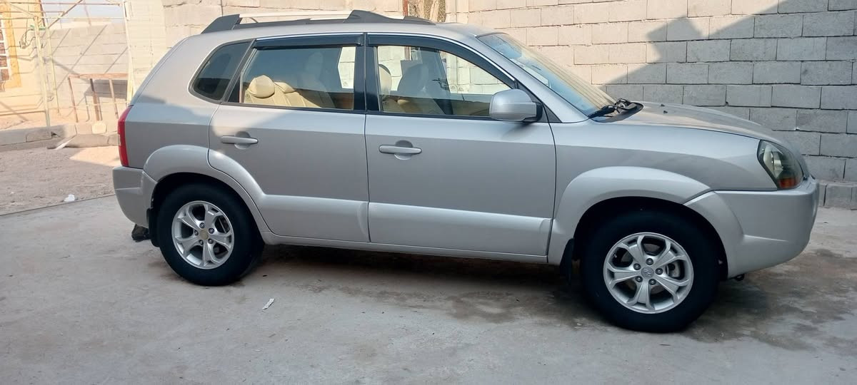 هونداي توسان وارد خليجي 2009 رقم بصره تحويل باسم المشتري محرك 2000 سياره كفاله من كل شيء السياره الجديده للبيع او مراوس شنو عندك تعال خاص حسب القناعه العنوان بصره خور الزبير *********** السعر 107
