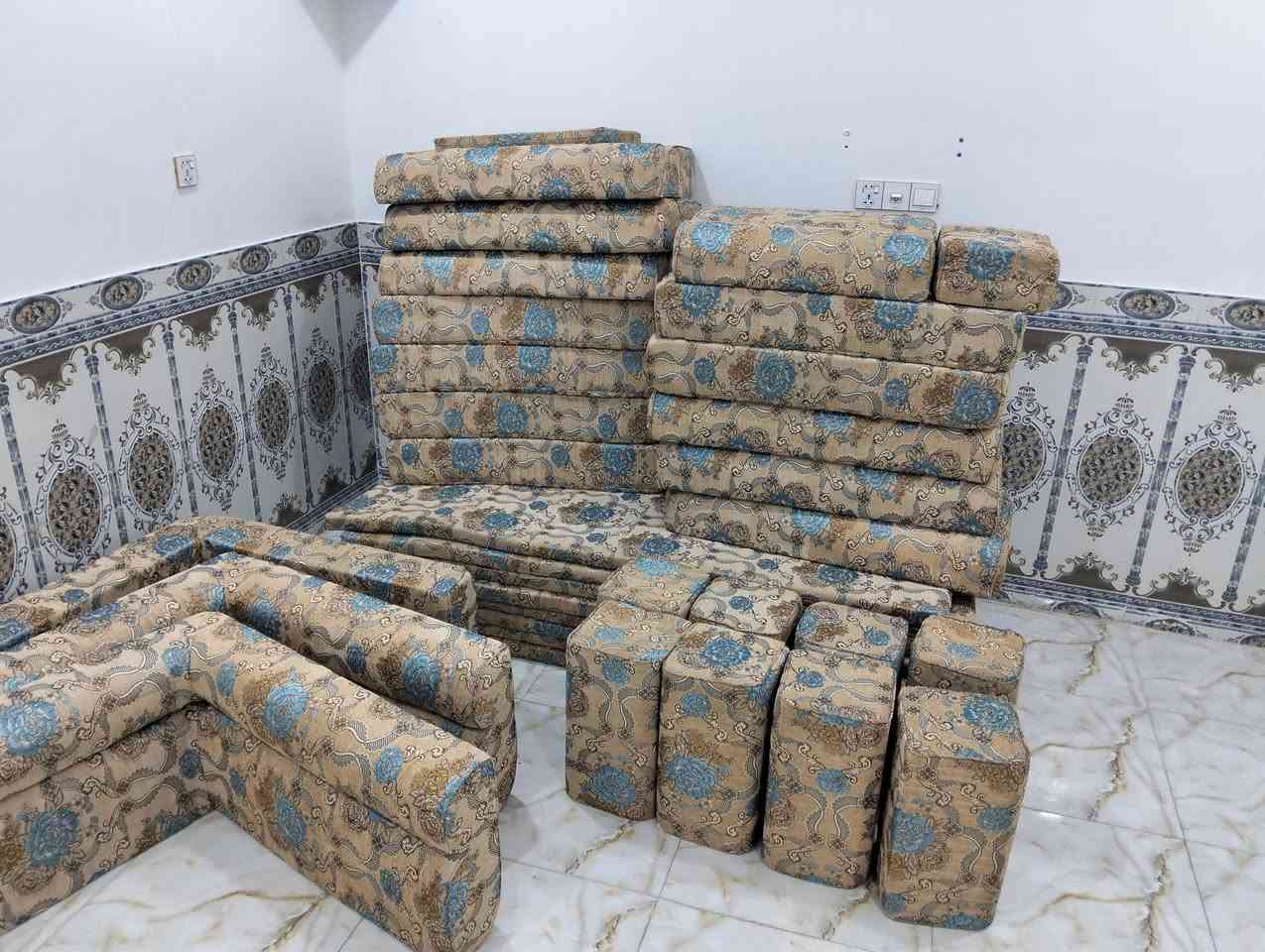 ديوان للبيع شرط جديد المكان ناصريه ***********
