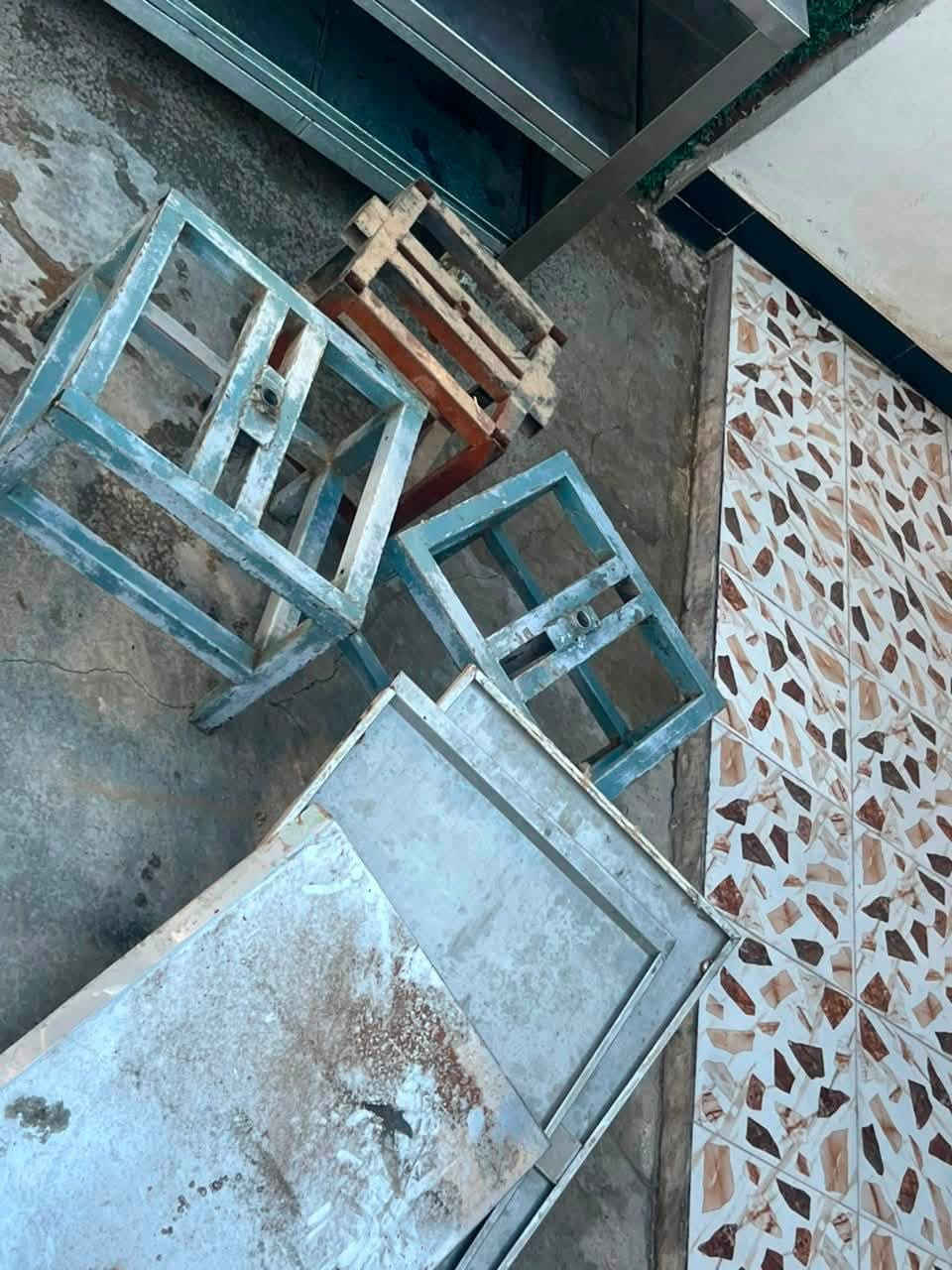 السلام عليكم 2  شوايات كص للبيع وحده مزدوجه كامله مع الميز  والملحقات وحده قصيره كامه مع الميز   مثل مموضح بالصور  مكاني الدوره شارع الصحه 
الاستفسار *********** 

واتس         ***********
