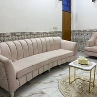 ٨ مقاعد • قابل تفاوض • اللون مو واضح