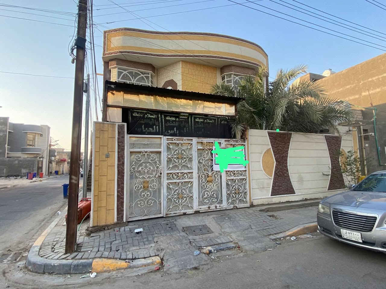 السلام عليكم بيت للبيع بمساحه200 متر ركن بالمهندسين طابقين طابق الاول طابوق سنه بناء 2010والثاني ثرمستون سنه البنا 2104 طابق ثاني يحتوي على مشتمل معزول تتكون من غرفه وصاله وستقبال وصحيات السعر 355 مليون وقتبل للتفاوض
للاستفسار مكتب عقارات الحافظ الكائن في القبله حي المهندسين قرب دائره ماء المهندسين 
للتواصل *********** ☎️
