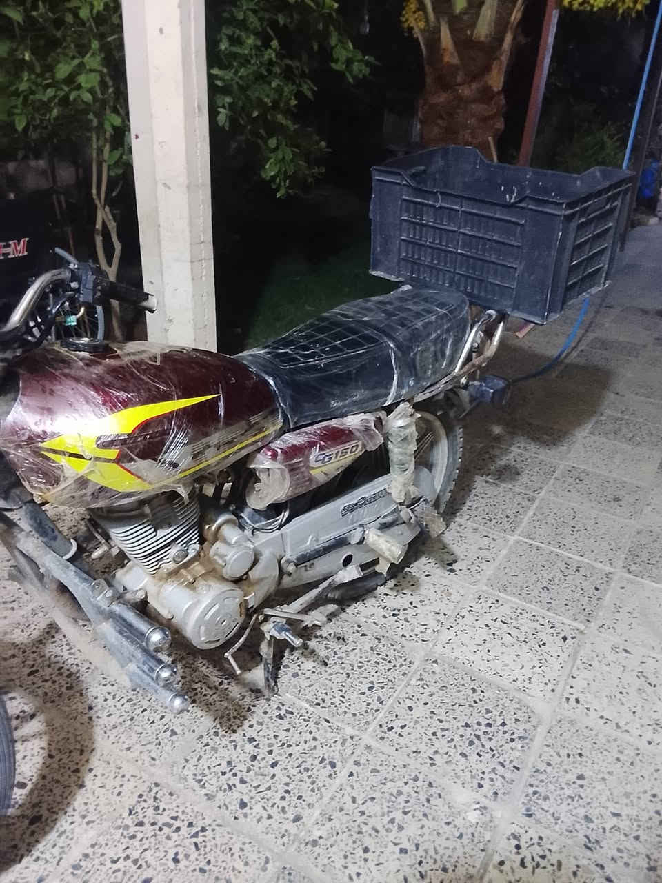 للبيع ماطور السعر ٣٠٠ شرط شغال سلف المكان عوينات 
رقم***********
