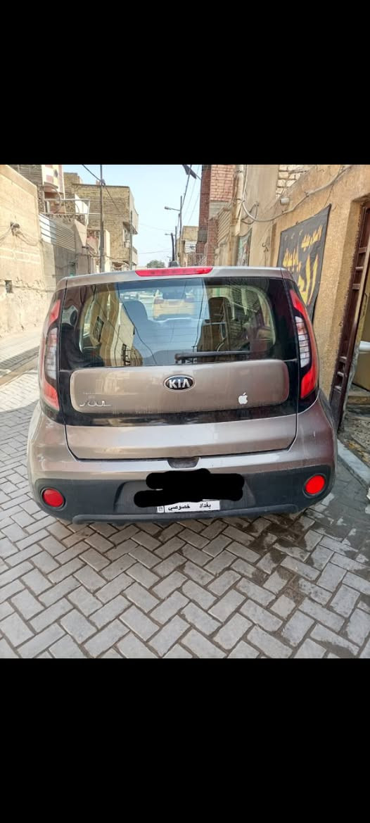 كيا صول وارد امريكي موديل 2018 محرك 1600 رقم بغداد .. حادث تبديل بنيد وجاملغ جهه السائق لألغد ولاشاصي الباقي ليبل واحد .. الباب بصف السائق مصبوغ اثر شخوط .. الكير والمحرك مكفول تبريد منظومه جديدة .. ماشية 57 ألف ميل .. السعر 110 .. هاتف *********** .
