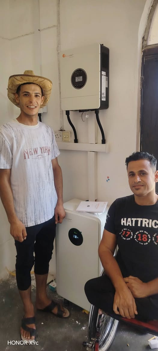 🚀🔆 إنجاز جديد يضاف لسجل نجاحاتنا 🔆🚀
@إشارة
بحمد الله تم تنفيذ منظومة طاقة شمسية متكاملة 
بإشراف وتنفيذ كادر  شركة اليقين للطاقة الشمسية 💪
#الشرقاط_صلاح_الدين
#الخضرانية 
#للاخ :نشوان العبد

⚙️ مواصفات المنظومة:
🔹الألواح (16)  620
واط جنكو ضمان الألواح 10 سنه

جهاز انفيرتر (6) kw من شركة فليستي ضمان سنتين 

⚡ الحسابات التقريبية:
☀️ إنتاج يومي 16/نهاري 
انتاج ليلي 15أمبير : (بالتناوب مع كهرباء الوطني) 
🔌 تشغيل منزلي فعلي: حوالي  على 230فولت
🔋  بطاريه ليثيوم (15)كيلو من شركة فليستي ضمان خمس سنوات 
 توفر تشغيل طويل أثناء الليل والانقطاع
✅ مناسبة لتشغيل:
✔️ إنارة كاملة
✔️ ثلاجة
✔️ أجهزة منزلية متعددة
🌍 شركة اليقين لطاقه الشمسيه
✔️ ضمان وجودة عالية
✔️ تجهيز وتنصيب
#قواعد حديد مغلون
#اسلاك خاص بالتيار المستمر DC
#قواطع حمايه خاص بالتيار المستمر DC
#توصيلات MC4
#اجهزه حمايه. 
باداره خالد السالم 
*********** واتساب 
***********
