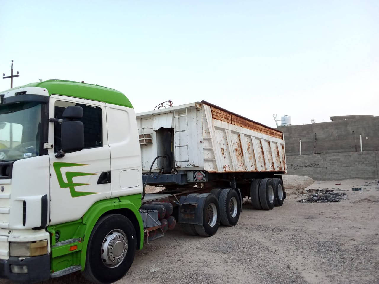 بيع مستعجل تريد بس راس ابيع واذا عربانه هم ابيع وبخدمة الشراي  مكاني بصرة الزبير حي الصحفين رقم راعي السيارة ***********@

