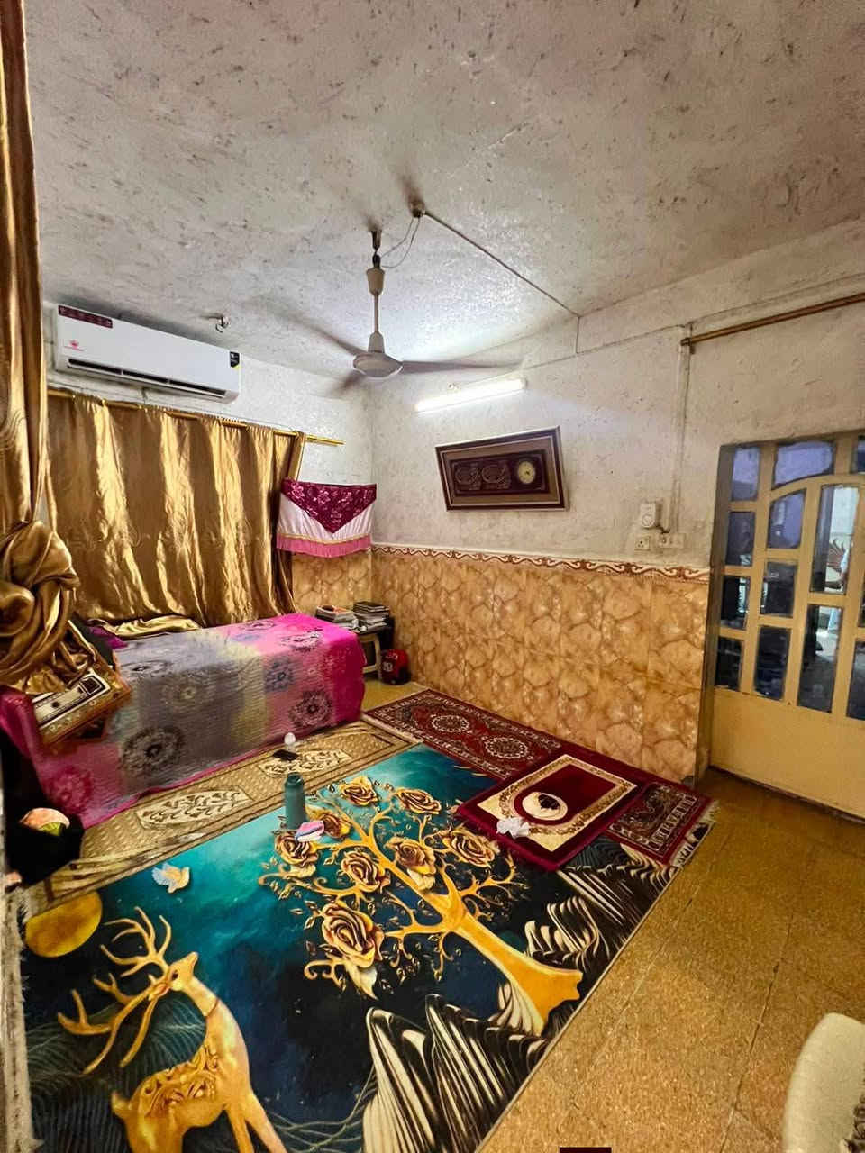 بيت للبيع طابقين خمسة غرف نوم وستقبال وهول مطبخ وصحيات مساحه 100 متر مربع حي العصري قرب بانزين خانه الثوار موبايل ***********
يتوفر واتساب وخاص @
