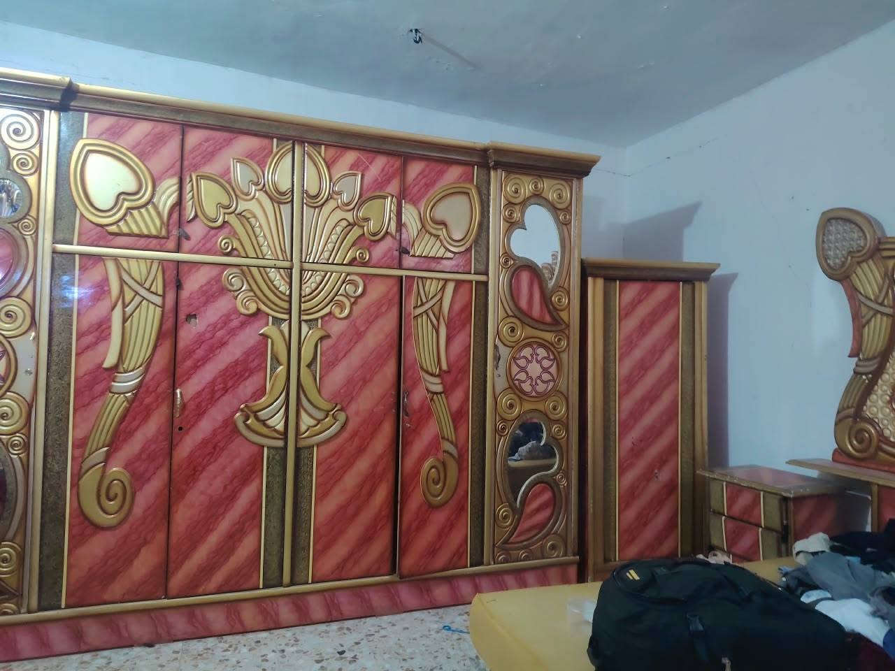 @الكل 
السلام عليكم
غرفه اخشاب صاج تكمه 
العنوان بغداد بوب الشام شارع بيت وزيره مقابل انتصار ام صيدليه 
للتواصل ***********
