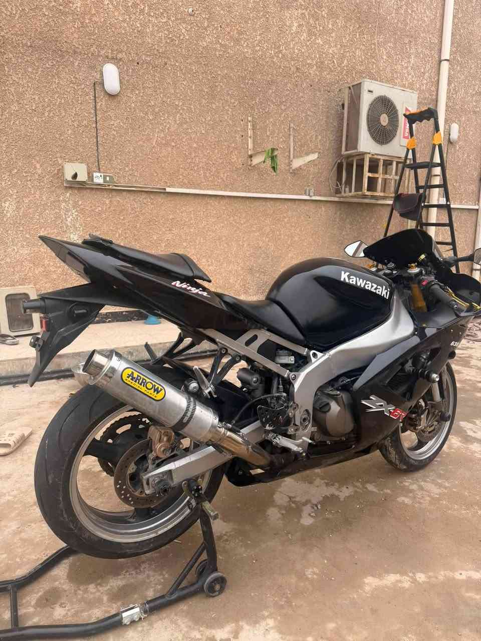 السلا عليكم 
كاوسكي نظيفة محرك كفاله ومرقمه تحويل ثاني يوم رقم انكليزي
كفرات جديده 
كلش متعوب عليهة 
تايرات جدد
المكان ديالى الخالص 
الملاحظات فقط تانكي مصبوغ 
دهن موتل الاصلي وتفاصيل حلوه عليهة من قبغ شفاف ومن ترتيب 

واتس فقط ***********
