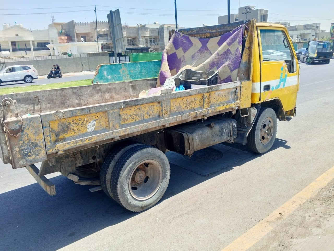 السلام عليكم كنتر عظم لون أصفر سيارة خير من الله موديل 1991 سيارة بلادي تحويل ثاني يوم رقم بغداد 
مكلف بالنشر رقم صاحب سيارة*********** و***********
