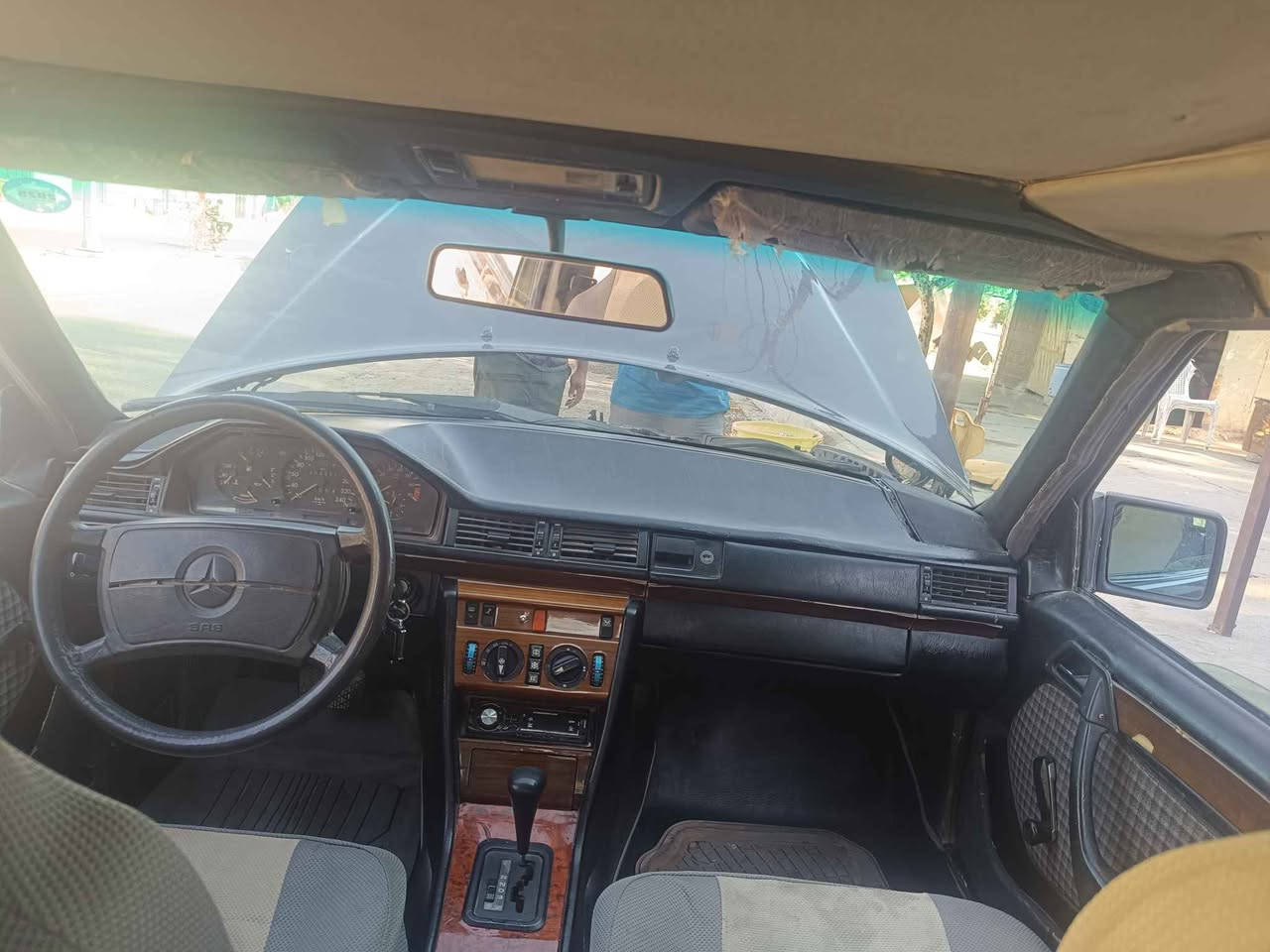 السلام عليكم للبيع
مرسيدس دب موديل 93
محرك 4سلندر ام عيون
رقم موبايل ***********
مكان كركوك 
سعر 50وبي مجال كركوك, العراق
