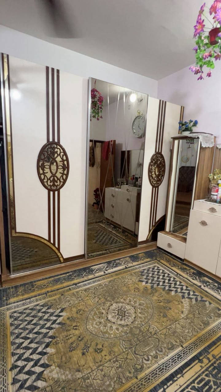 غرفة تركيا 9 قطع ايي ضرر مابيها نظيفه كلش ضخمه مثل متشوفون بصور اتخبل مكاني الحسينيه الراشديه شارع المواكب خلف جامع زينب الكبره الشراي يتصل ع رقم ماجاوب ع ماسنجر سعرها {{600}} (((بيها مجال))) ه‍اتف ***********
