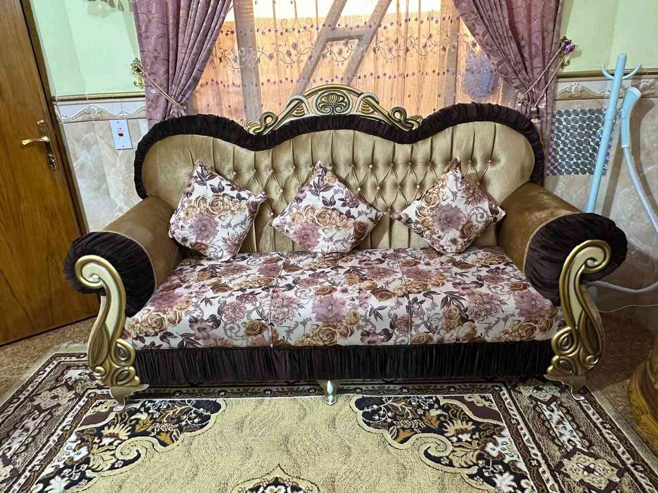 يالله السلام عليكم عندي هذا تخم اربع قطع وعندي بوفيه 300،300 وبيه مجال اتصال ***********
