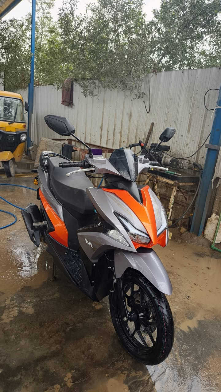 دراجة صيني محرك ١٢٥ c 
ماشية اقل من 5 الاف كيلو متر 

سرعة ٧٠ مقفولة 

سعرها 950 بيها مجال بسيط 

الدراجة بيها نواقص بسيطة قمجي بريك خلفي وفحمات مال سلف 

دراجة مكفولة ممفتوحه ابد 

عنوانعها الشعب سبع اقصور قرب المستوصف 

***********
