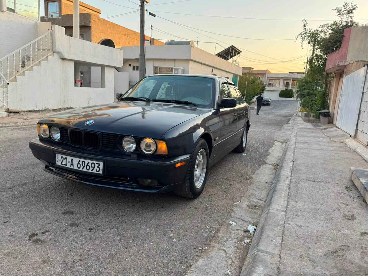 BMW 1991 525

نيلي فول مواصفات بس گێڕ عادية

كامل بؤياخة لةسةر كال بونةوة بي دةعم بي مةعجون

رةقةم و سةنةوي تازةية هةتا ٢٠٣٠  بةناوي خومانة

تةبريد و بةشةرت تازة ژيري داگيراوة چركةي نية

سعر:٤٦ وةرةقة

شوين :دةربنديخان

*********** دار بنديهكان, السليمانية
