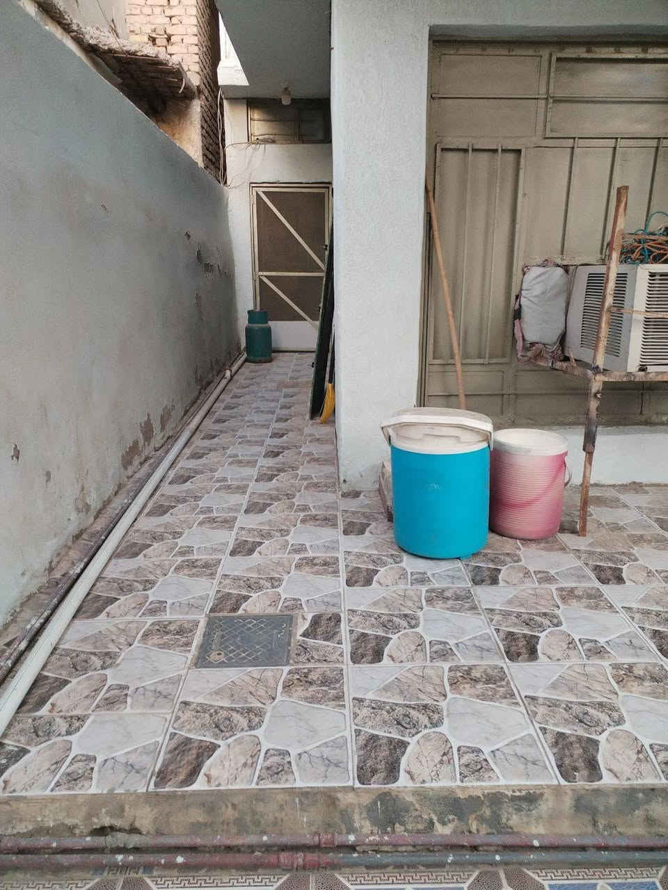 بالحيدريه • ٢٠٠م • خمس غرف