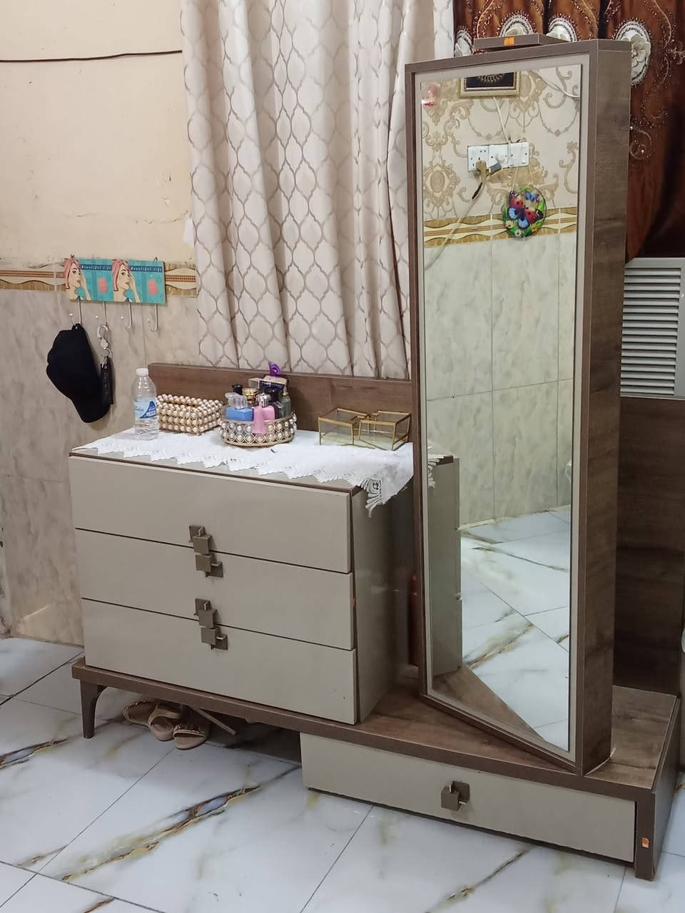 غرفه مستعمله تركي كامله.كلش حلوه 
بغداد مدينه الصدر...رقمي 
***********

