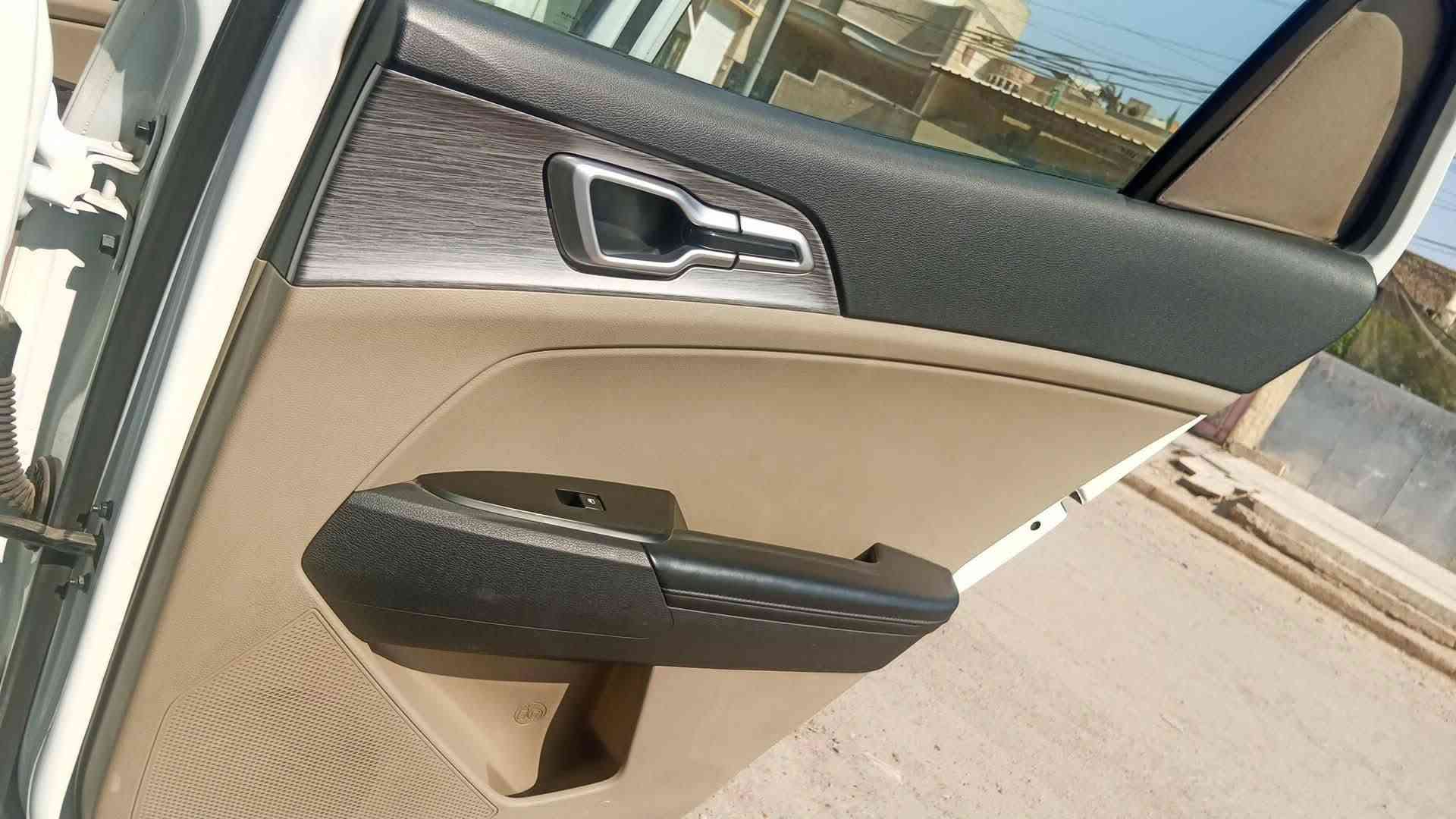 السلام عليكم سبورتج مديل 23 ماشيه 41 للبيع او مراوس ب لاندكروز محدثه السياره جديده بمعنه الكلمه فول مواصفات بنرامه جنطة شفط بصمه ابواب تشغيل عن بعد مري شفط سايد بريك كهربائي بيهه هواي مواصفات رقم الهاتف ***********
