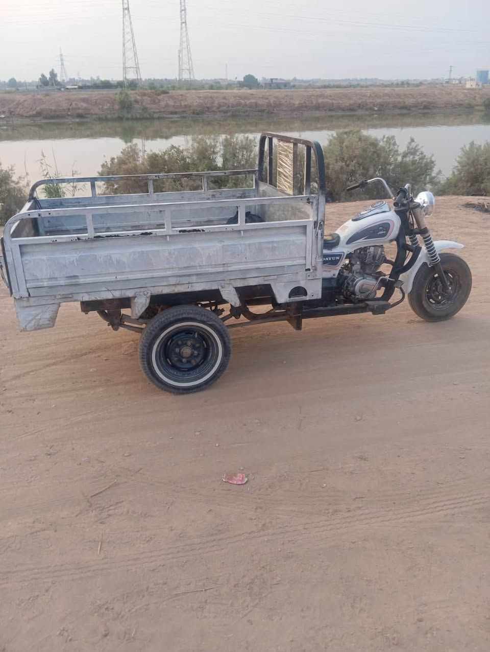 شاحنة • بنشر • مكلف