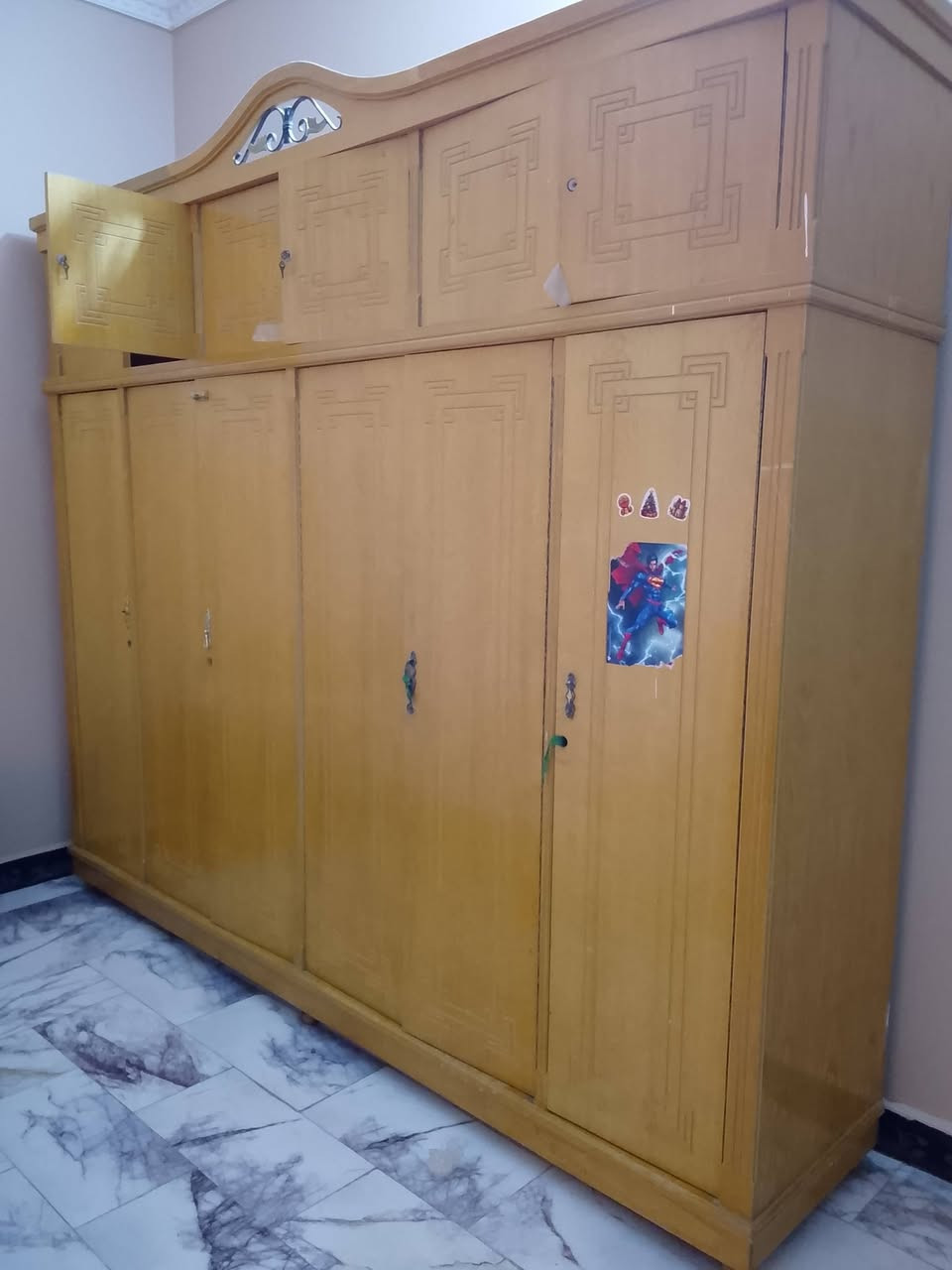 كنتور ابو سته باب طابقين جيد جدا للبيع
